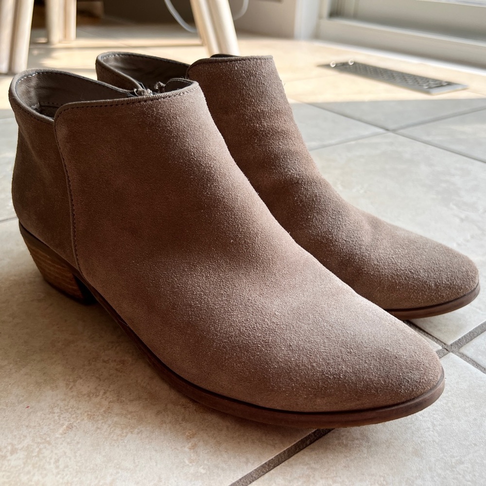 Size 10 Denver Hayes Boots/Booties